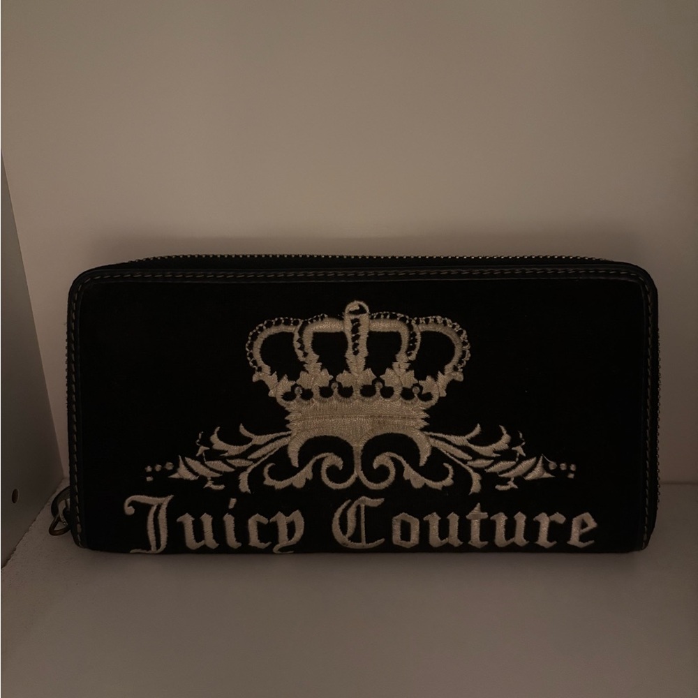 Juicy Couture Black and Cream Crown Key Holder